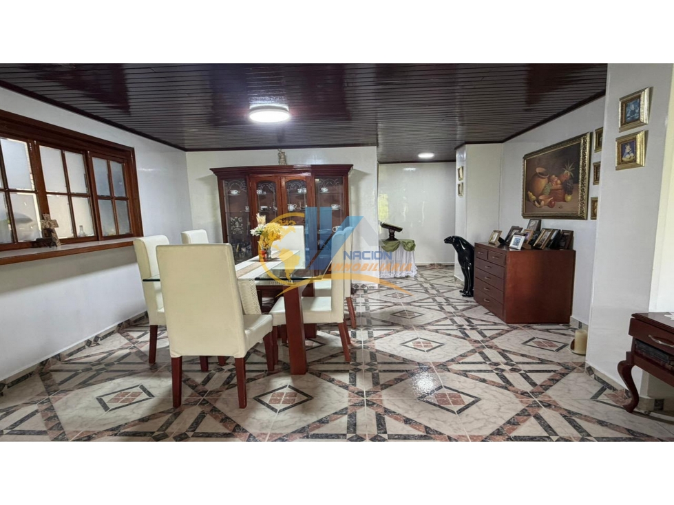 SE VENDE AMPLIO APARTAMENTO EN LOS PINOS — foto 4