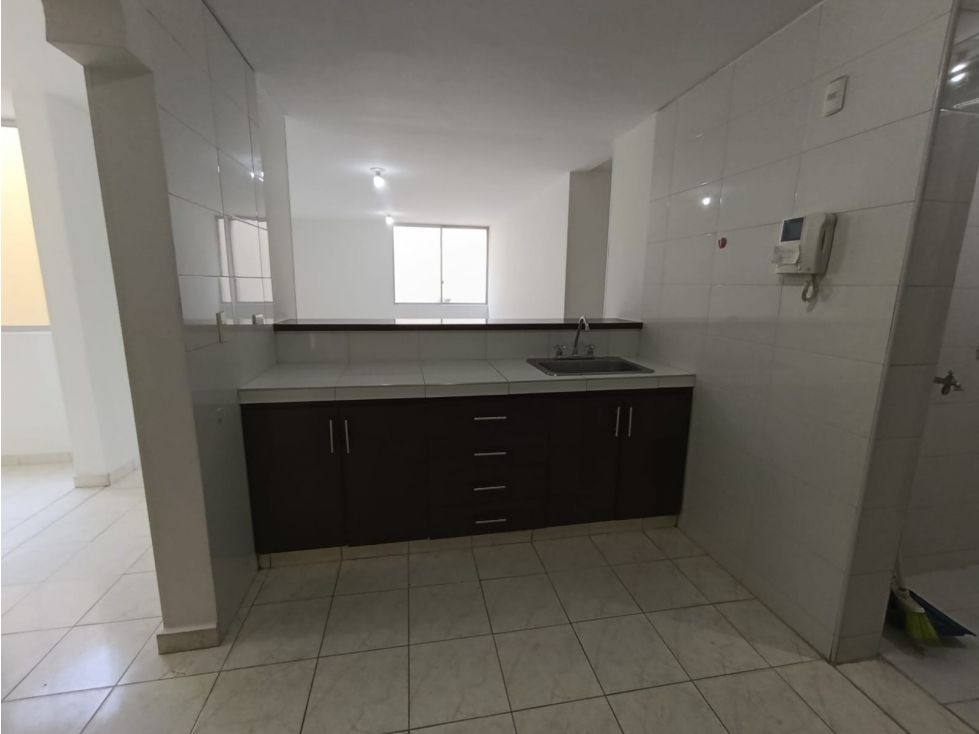 SE VENDE HERMOSO Y AMPLIO APARTAMENTO EN FONTANA — foto 3