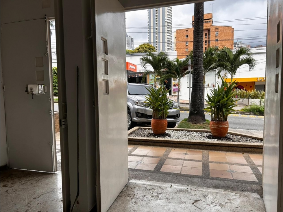 SE ARRIENDA ESPECTACULAR LOCAL EN BUCARAMANGA - 2