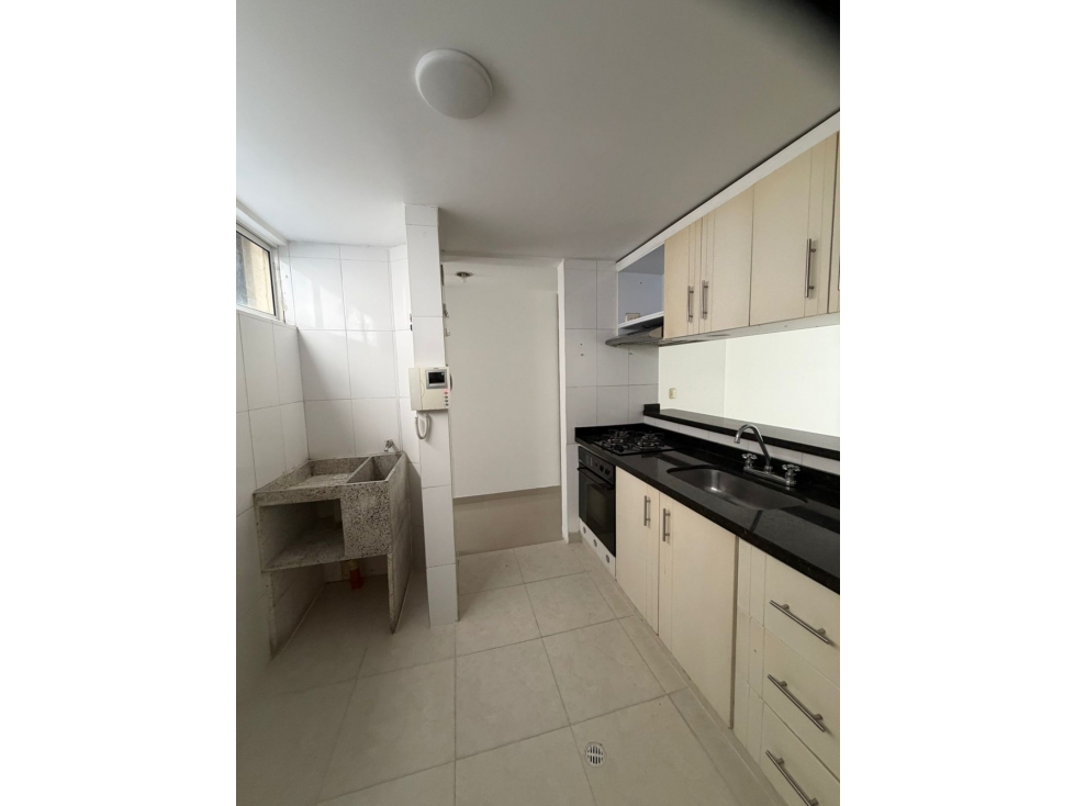 SE ARRIENDA HERMOSO Y AMPLIO APTO EN EDIF VANCUVER — foto 2