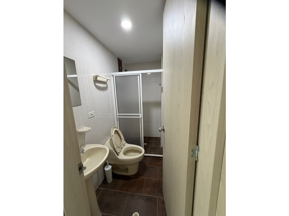 SE ARRIENDA HERMOSO Y AMPLIO APTO EN EDIF VANCUVER — foto 4
