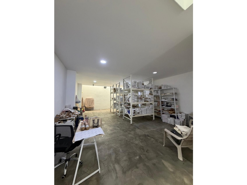 SE VENDE HERMOSA BODEGA BARRIO GIRARDOT - 6