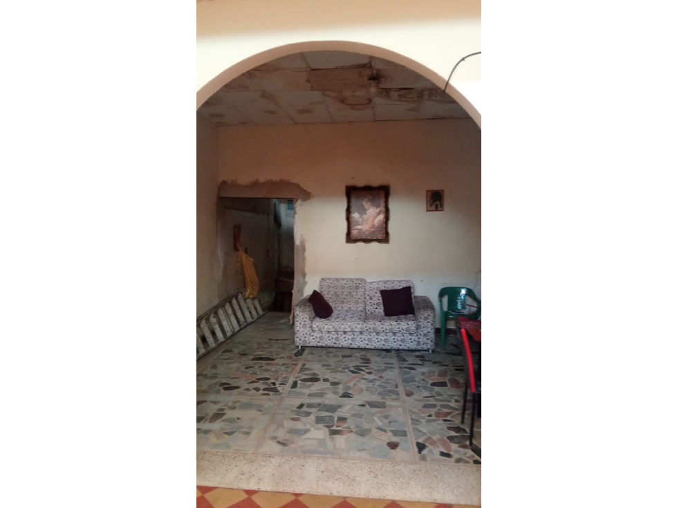 SE ARRIENDA O SE VENDE AMPLIA CASA EN REAL DE MINAS