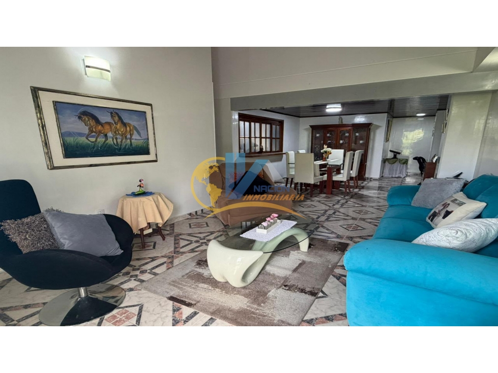 SE VENDE AMPLIO APARTAMENTO EN LOS PINOS — foto 3