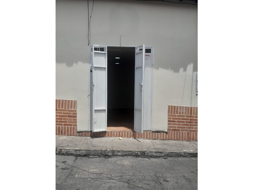 SE ARRIENDA AMPLIO LOCAL COMERCIAL EN PIEDECUESTA - 1