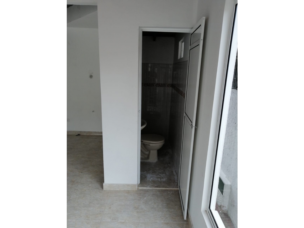 SE VENDE HERMOSO Y AMPLIO LOCAL EN CENTRO FLORIDABLANCA - 2
