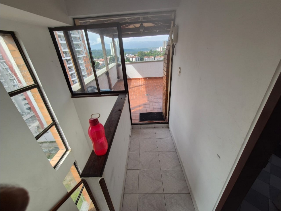 SE VENDE PENTHOUSE EN CONJ RES PORTAL DE SIERRA FLORIDABLANCA - 2
