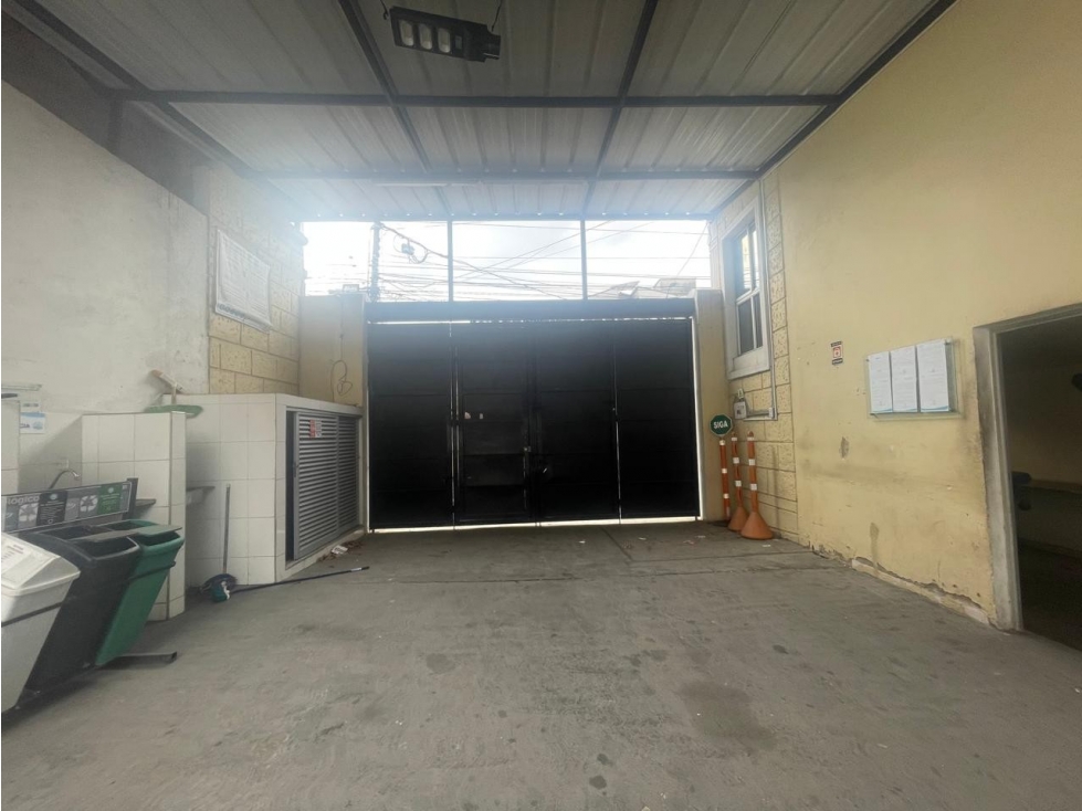 SE ARRIENDA HERMOSA BODEGA LOCAL EN SAN ALONSO - 1