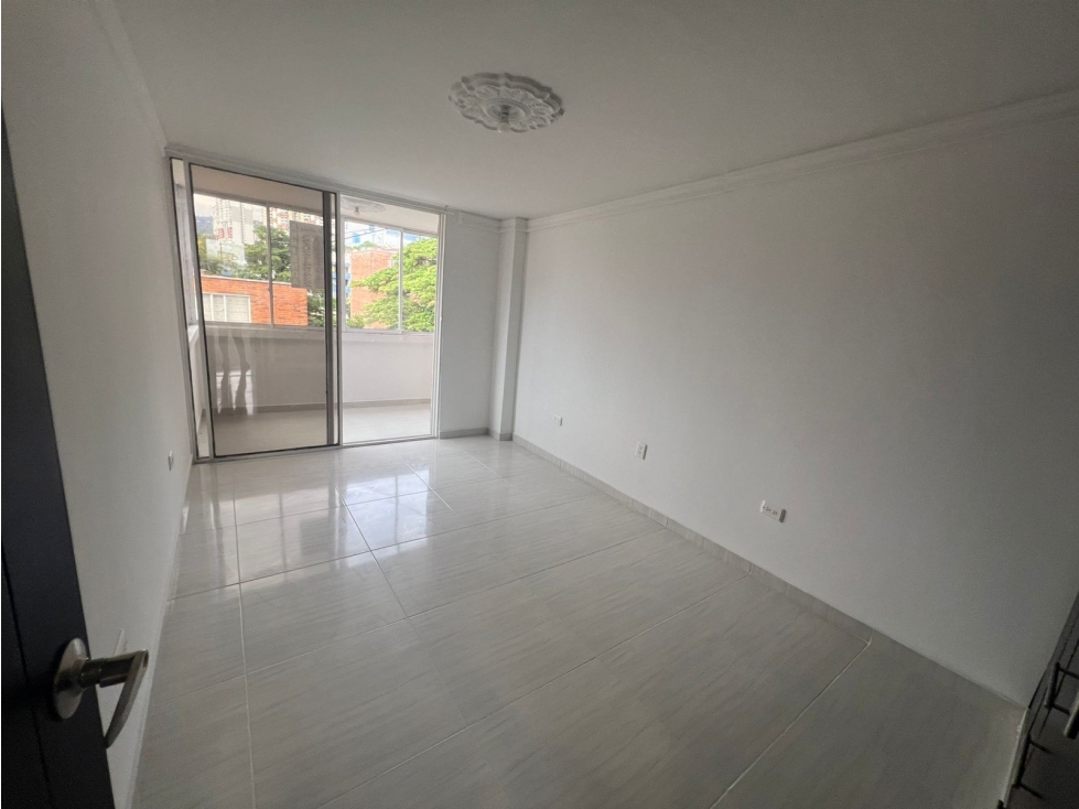 SE ARRIENDA HERMOSO Y AMPLIO APTO EN EL DIAMANTE 2 — foto 5