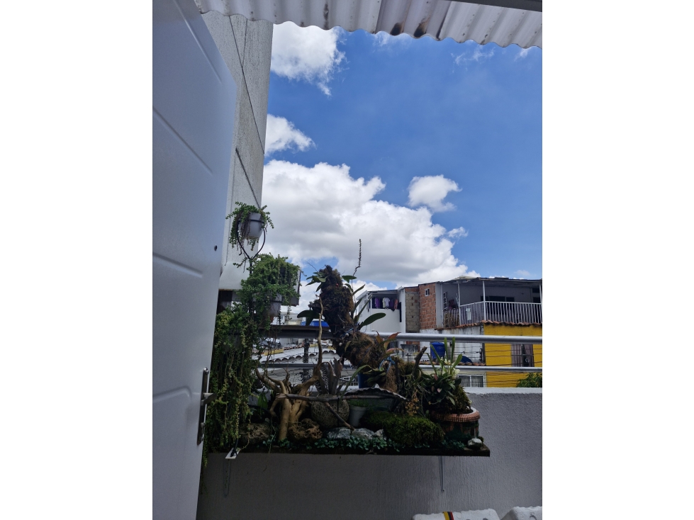 SE VENDE HERMOSO Y AMPLIO APTO EN MIRADOR DE LAS AMERICAS