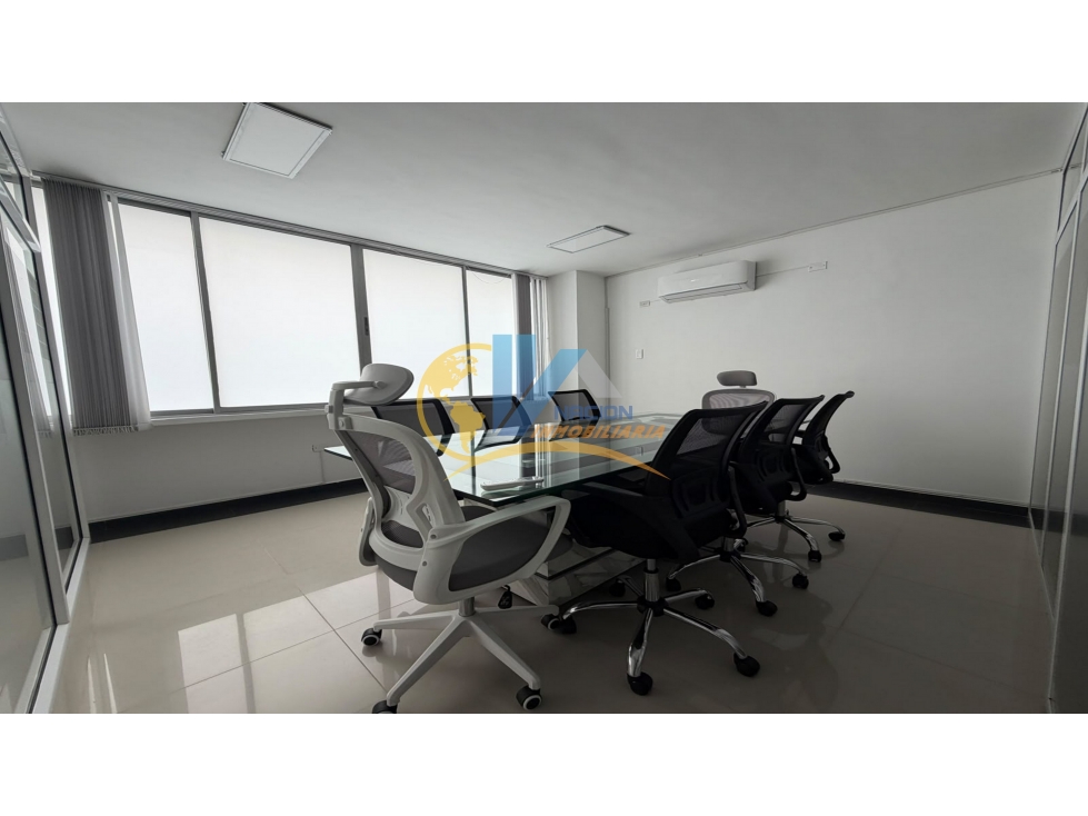 SE ARRIENDA / VENDE OFICINA EN EL CENTRO DE BUCARAMANGA - 1