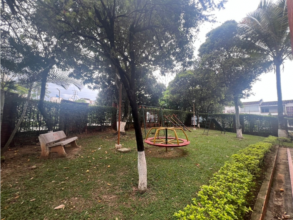SE ARRIENDA HERMOSO Y AMPLIO APTO EN EL DIAMANTE 2 — foto 2