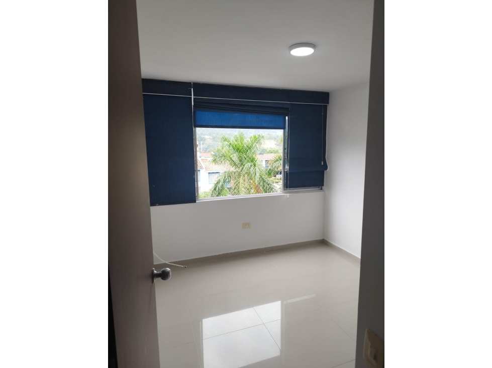 SE VENDE HERMOSO APARTAMENTO EN COLINA VERSALLES — foto 3