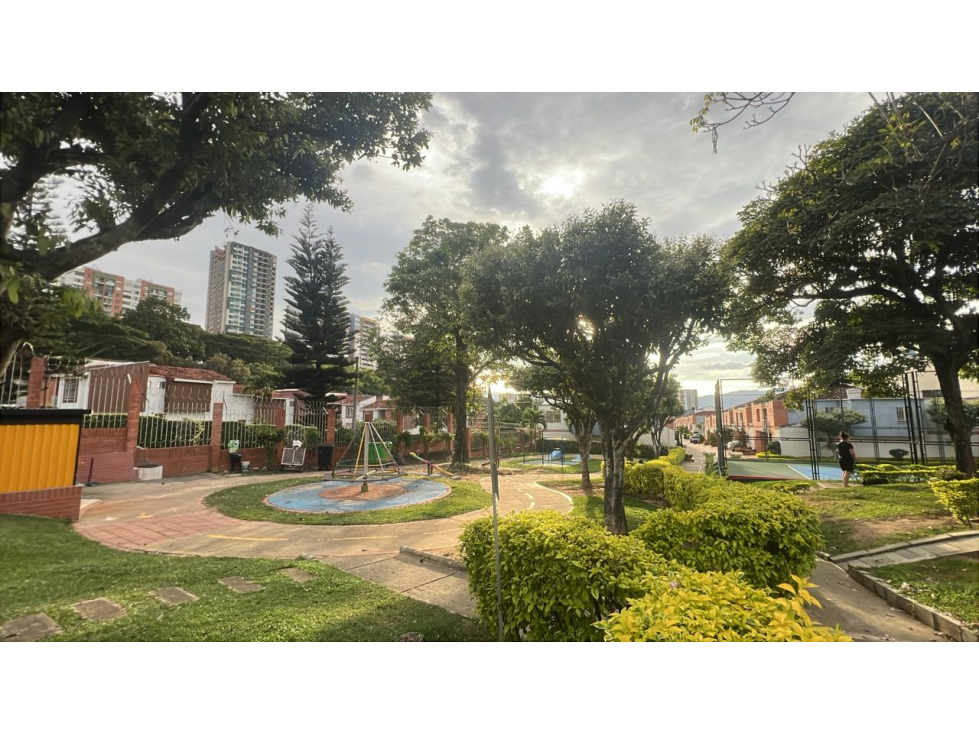 SE VENDE HERMOSA CASA EN VERSALLES 1 - 3