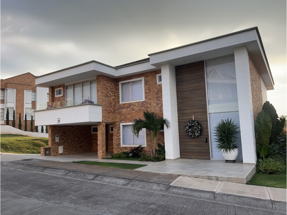 SE VENDE HERMOSA CASA EN BUENAVENTURA RUITOQUE ALTO.