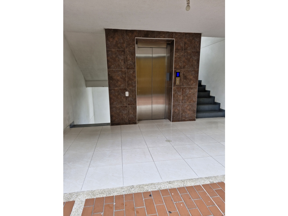 SE VENDE HERMOSO Y AMPLIO APTO EN MIRADOR DE LAS AMERICAS — foto 2