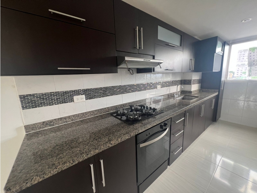 SE ARRIENDA HERMOSO Y AMPLIO APTO EN EL DIAMANTE 2 — foto 4