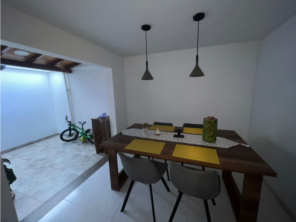 SE VENDE HERMOSA CASA EN VERSALLES 1 - 4
