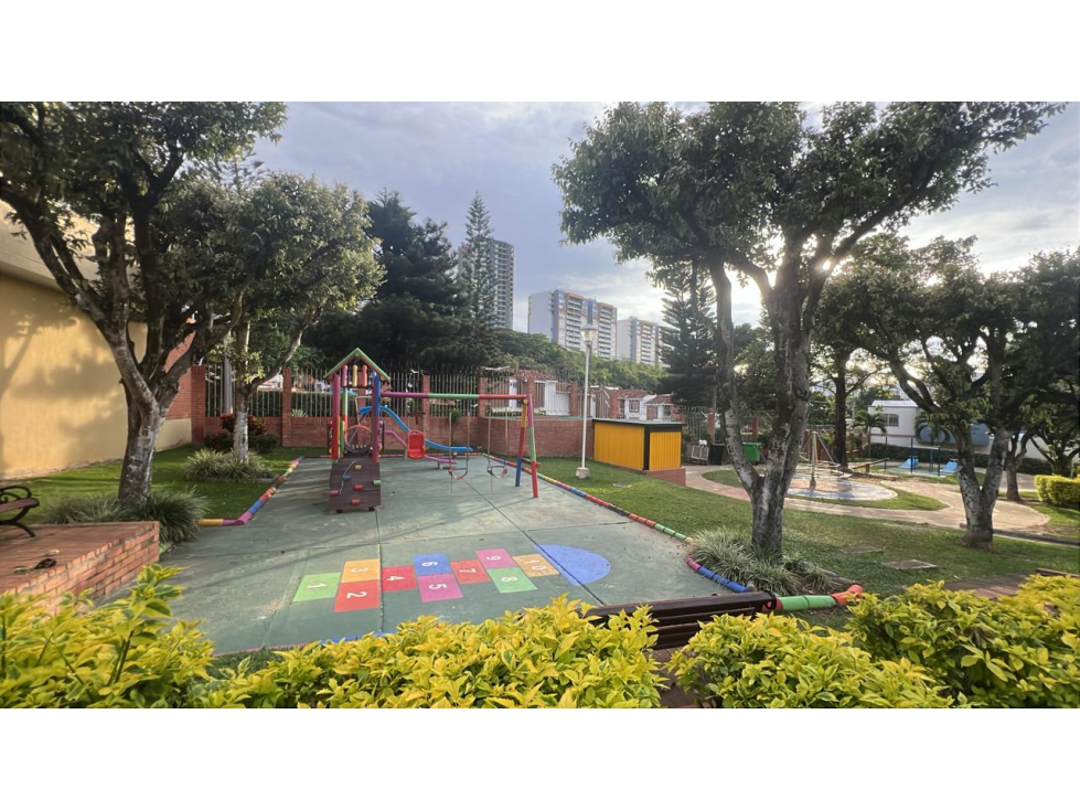 SE VENDE HERMOSA CASA EN VERSALLES 1 - 5