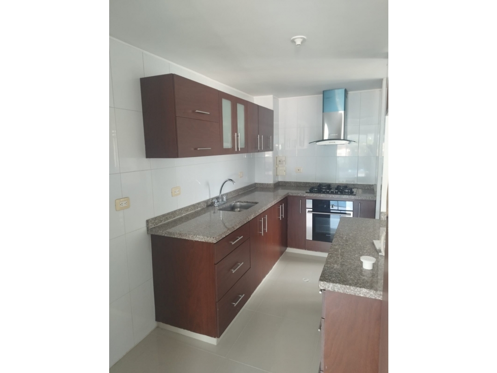 SE VENDE HERMOSO APARTAMENTO EN COLINA VERSALLES — foto 2