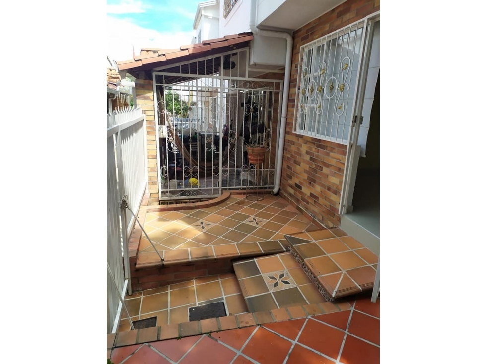 SE VENDE HERMOSA CASA EN FLORIDABLANCA /URBAN BAVIERA - 2