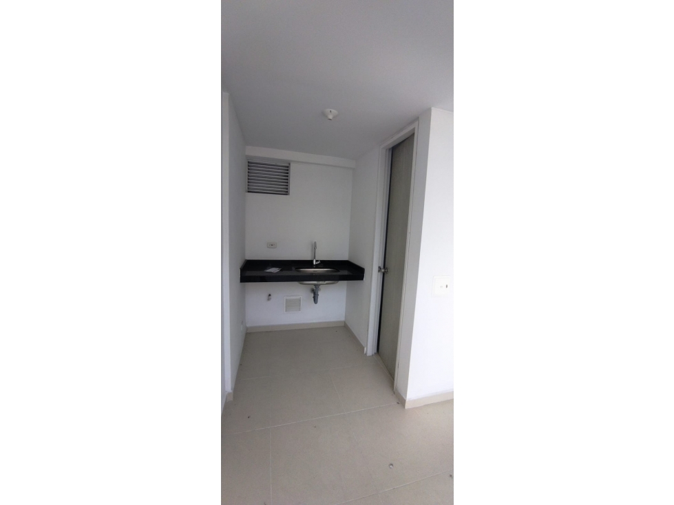 SE VENDE HERMOSO LOCAL 7 EN MONTERREDONDO 2 - 3