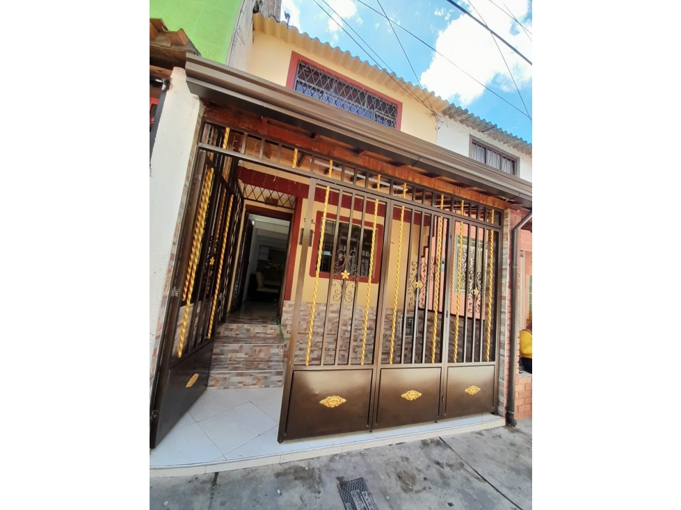 SE VENDE HERMOSA CASAEN CABECERA DEL LLANO /PIEDECUESTA