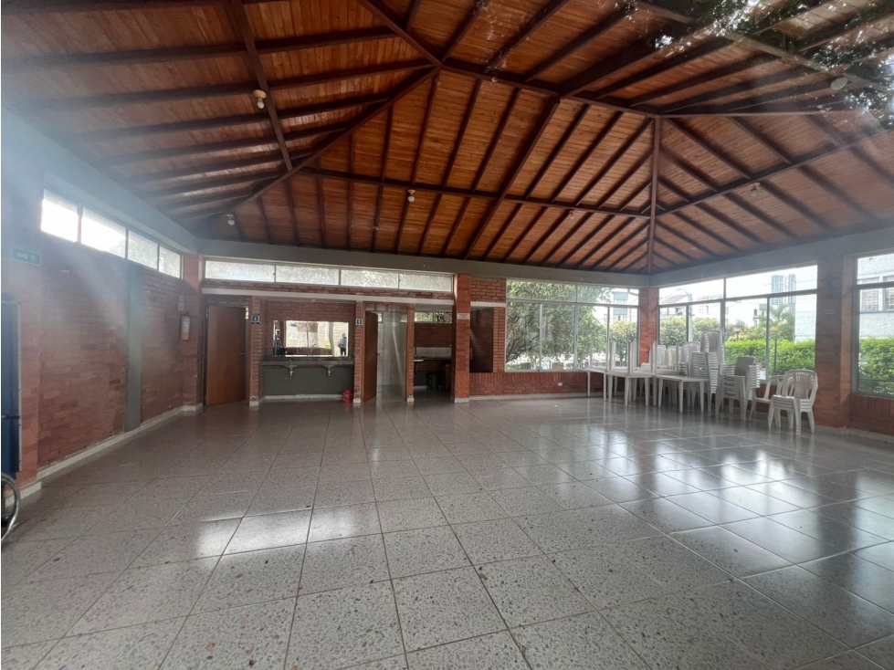 SE ARRIENDA HERMOSO Y AMPLIO APTO EN EL DIAMANTE 2 — foto 3