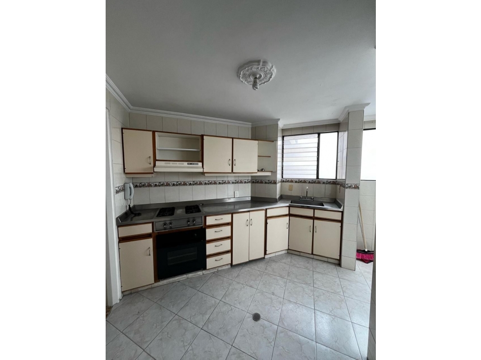 SE VENDE HERMOSO Y AMPLIO APARTAMENTO EN BOLARQUI - 3