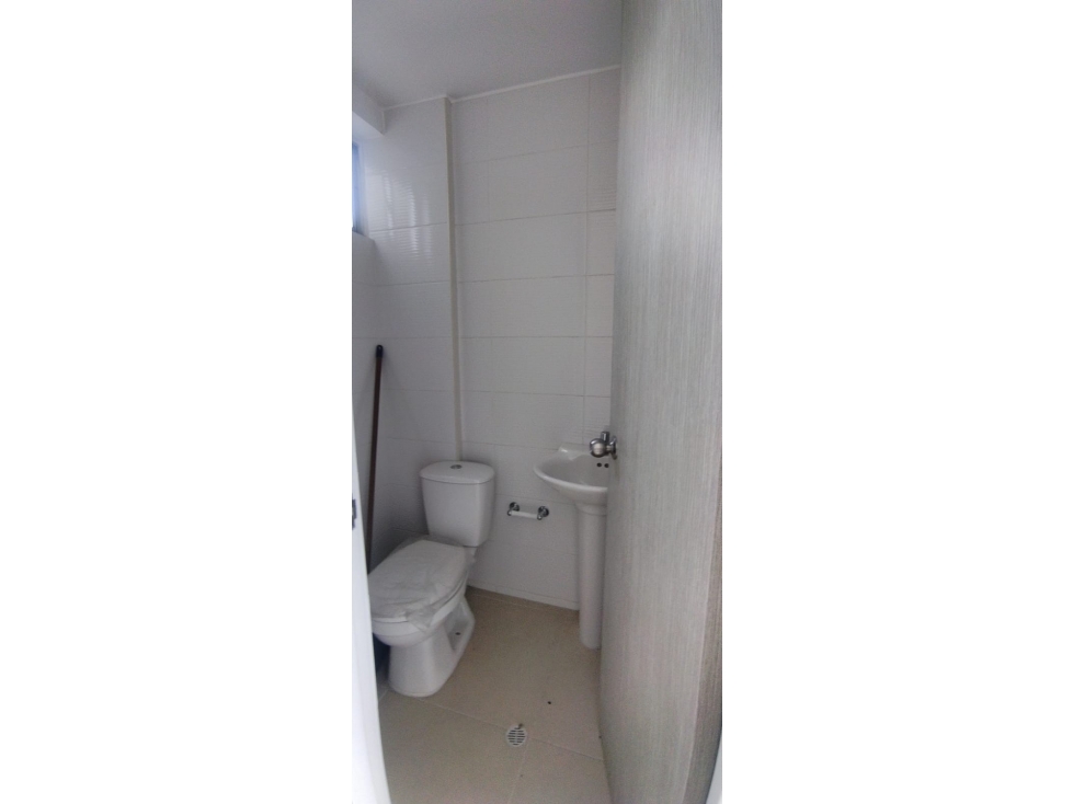 SE VENDE HERMOSO LOCAL 7 EN MONTERREDONDO 2 - 4