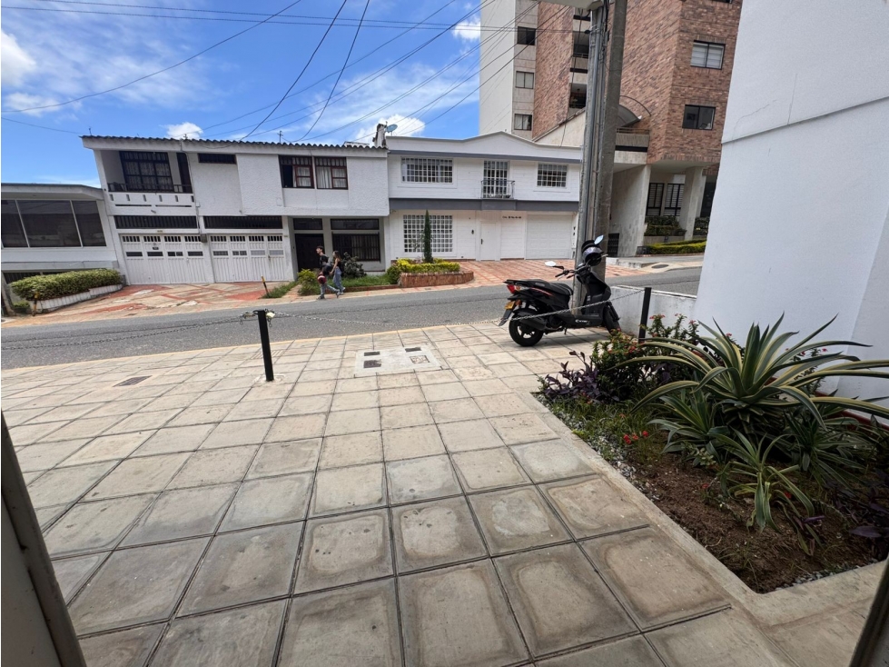 SE ARRIENDA HERMOSA CASA EN CABECERA/BUCARAMANGA - 2