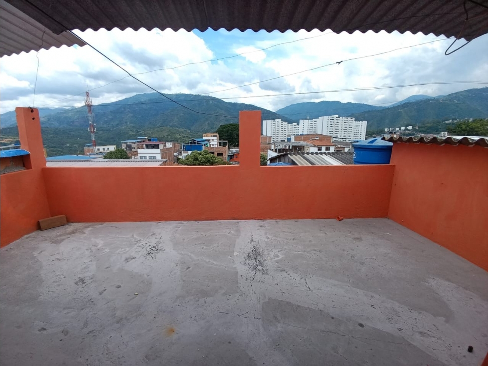 SE VENDE HERMOSA Y AMPLIA CASA EN OMAGA 1./NORTE — foto 4
