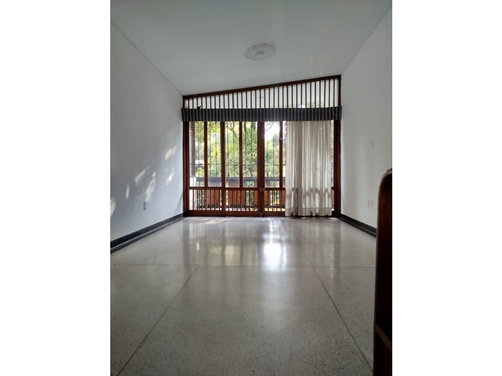SE ARRIENDA O VENDE HERMOSA CASA EN FRENTE A LA CLINICA BUCARAMANGA — foto 6