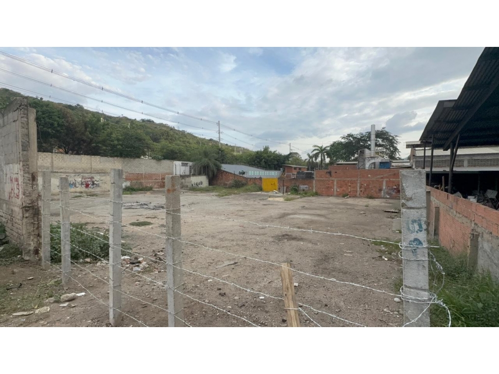 SE ARRIENDA HERMOSA BODEGA EN CHIMITA - 1