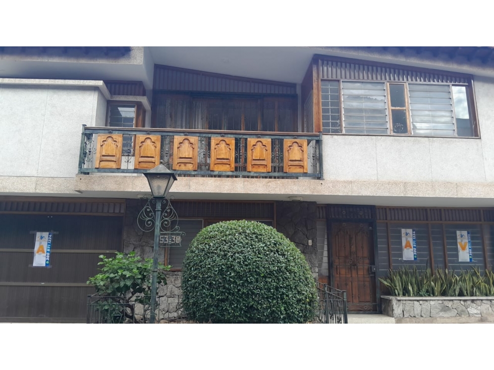 SE ARRIENDA O VENDE HERMOSA CASA EN FRENTE A LA CLINICA BUCARAMANGA