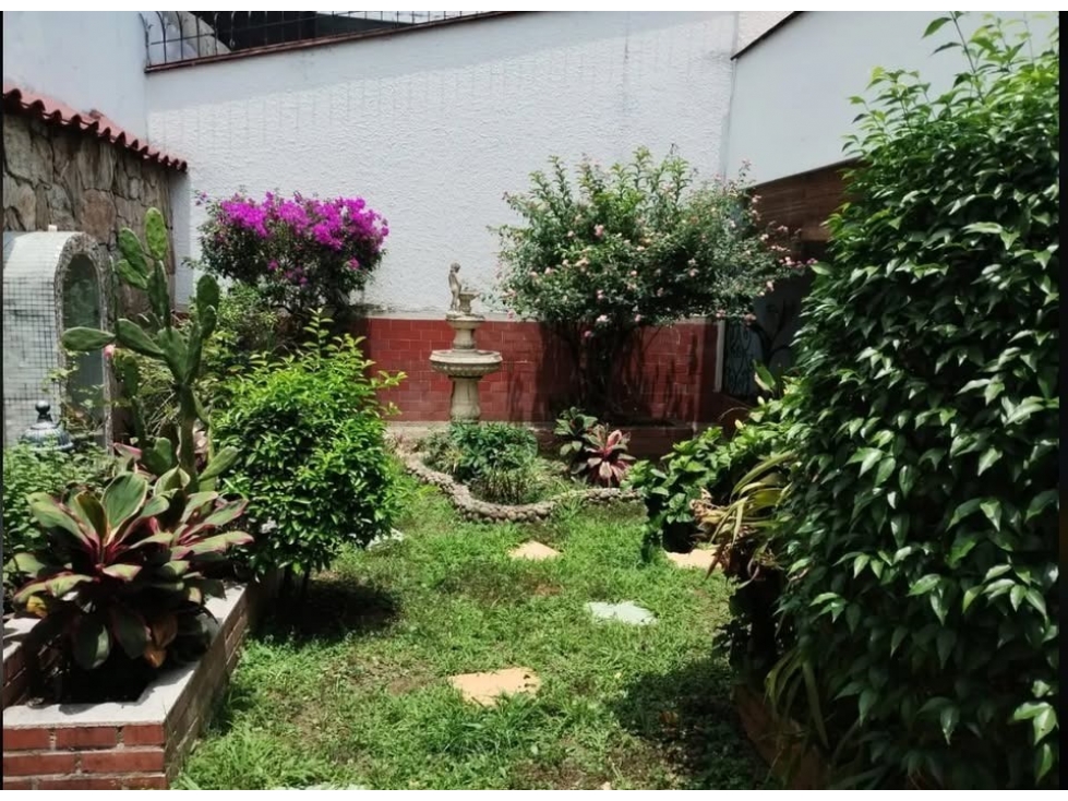 SE ARRIENDA O VENDE HERMOSA CASA EN FRENTE A LA CLINICA BUCARAMANGA — foto 3