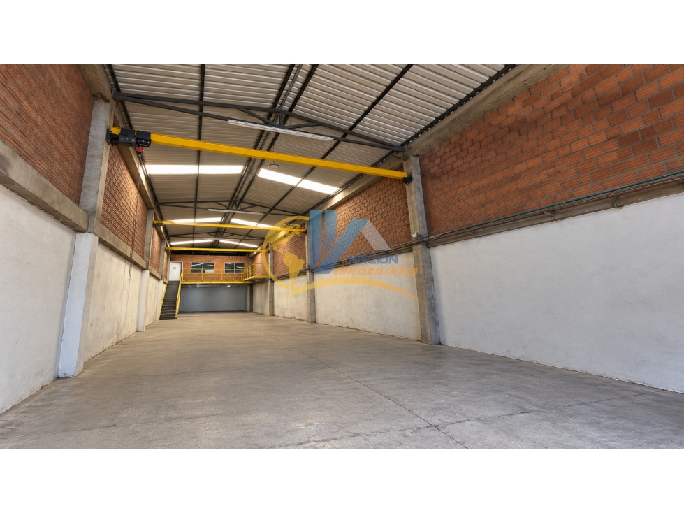 SE ARRIENDA BODEGA EN CHIMITA - 2