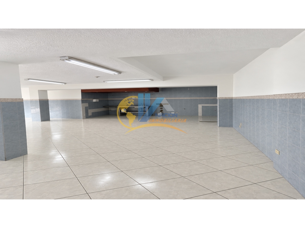 SE ARRIENDA LOCAL COMERCIAL EN DIAMANTE 2 DE 130M2 - 2