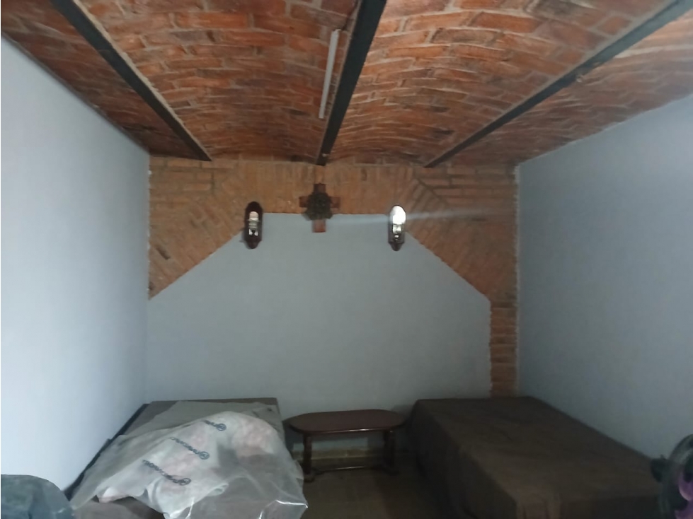 Casa en Santa Paula Esquina, 5 Recámaras, 4 Baños - 6