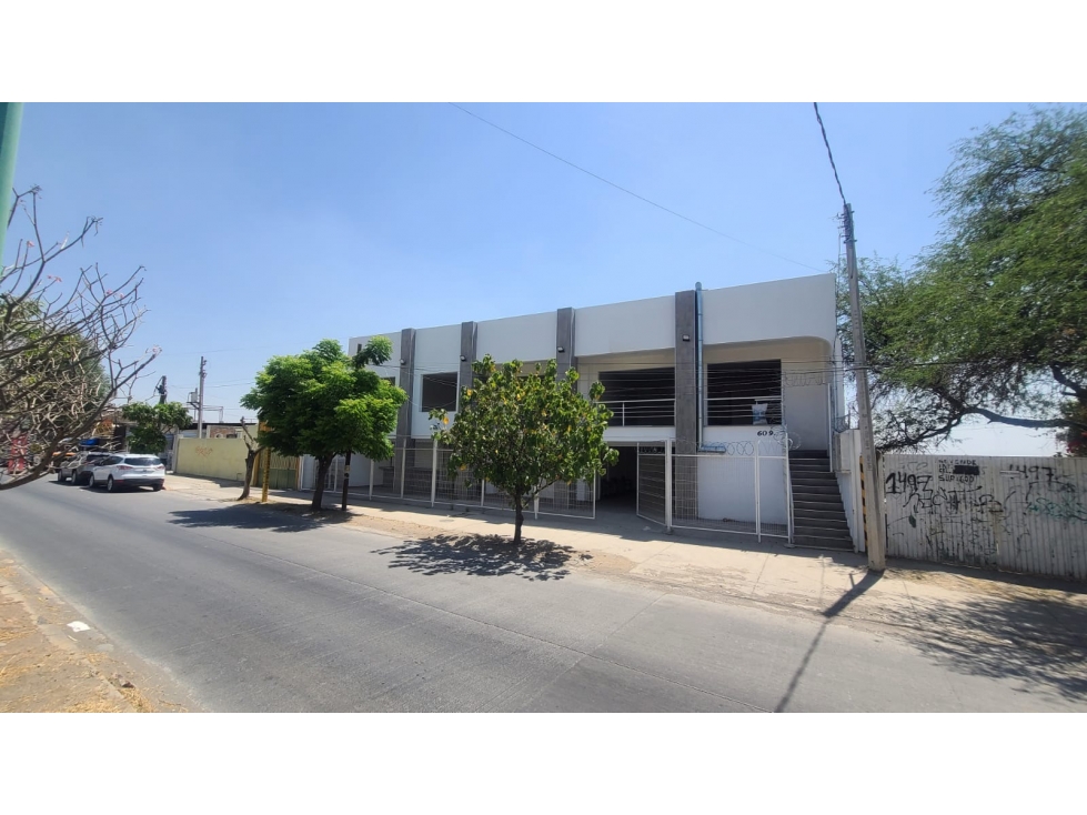 LOCALES EN RENTA SOBRE AV GOBERNADOR CURIEL TLAQUEPAQUE — foto 4