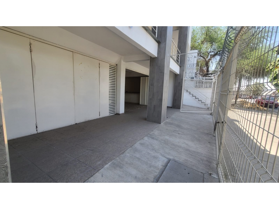 LOCALES EN RENTA SOBRE AV GOBERNADOR CURIEL TLAQUEPAQUE — foto 6