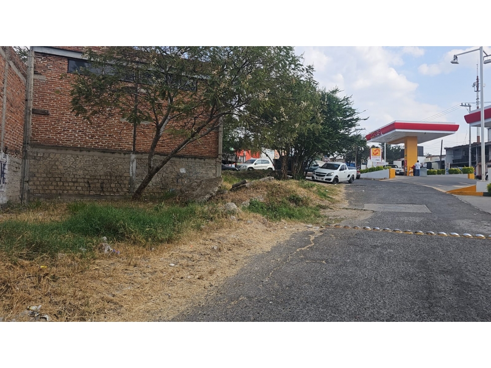 ESQUINA COMERCIAL LOCALES Y TERRENOS EN RENTA TONALÁ JUNTO A LA GAS - 4