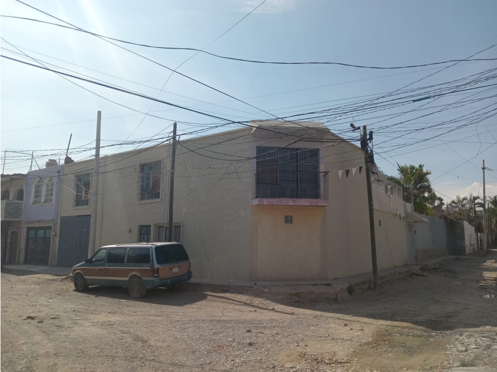 Casa en Santa Paula Esquina, 5 Recámaras, 4 Baños - 2