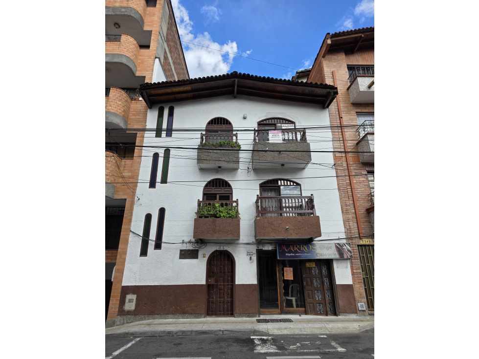 Duplex en edificio de arquitectura colonial