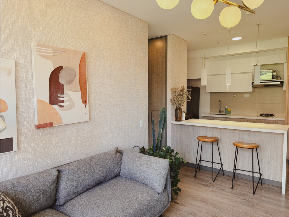 EN VENTA: APARTAMENTO AMOBLADO CON LIC. HOTELERA, LOS BALSOS, POBLADO — foto 2