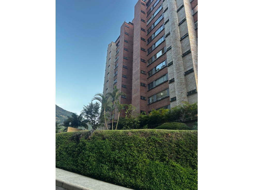 EN VENTA: EXCLUSIVO APARTAMENTO SECTOR EL CES, POBLADO PARTE ALTA