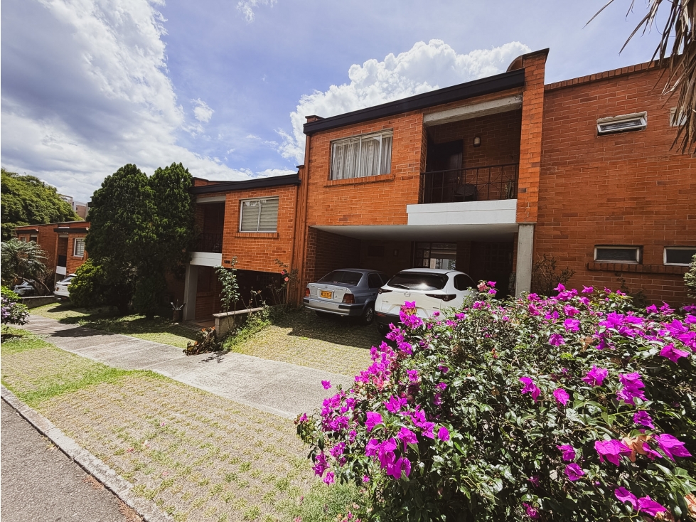 En Venta: Casa de 3 niveles | Loma Las Brujas, Envigado