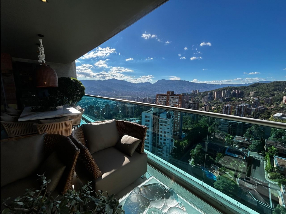 EN VENTA: Apartamento con linda vista en parte alta del Poblado