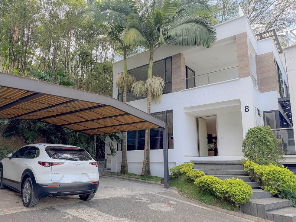 En Venta: Exclusiva Casa en la Transv. Intermedia, Envigado.