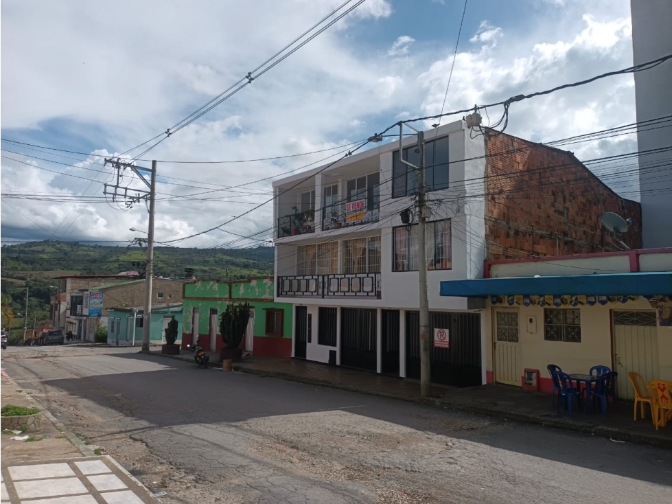 SE VENDE CASA, PASOS ABAJO DE LA ALCALDIA; BARBOSA SANTANDER - 2